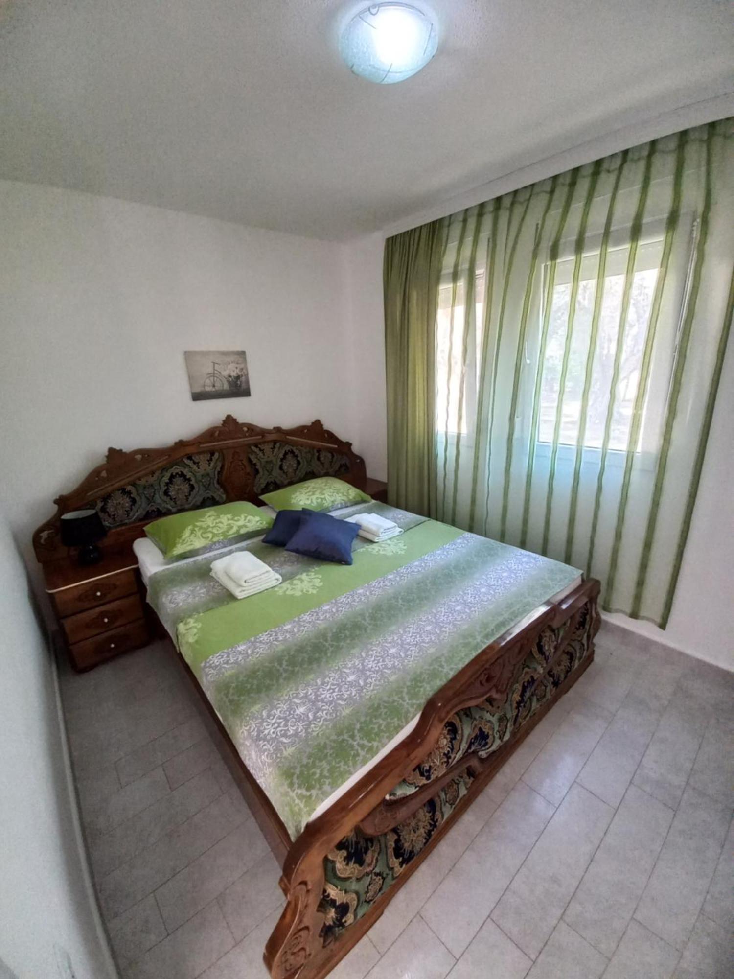 Nana Dea 2 Apartment Utjeha Bilik gambar