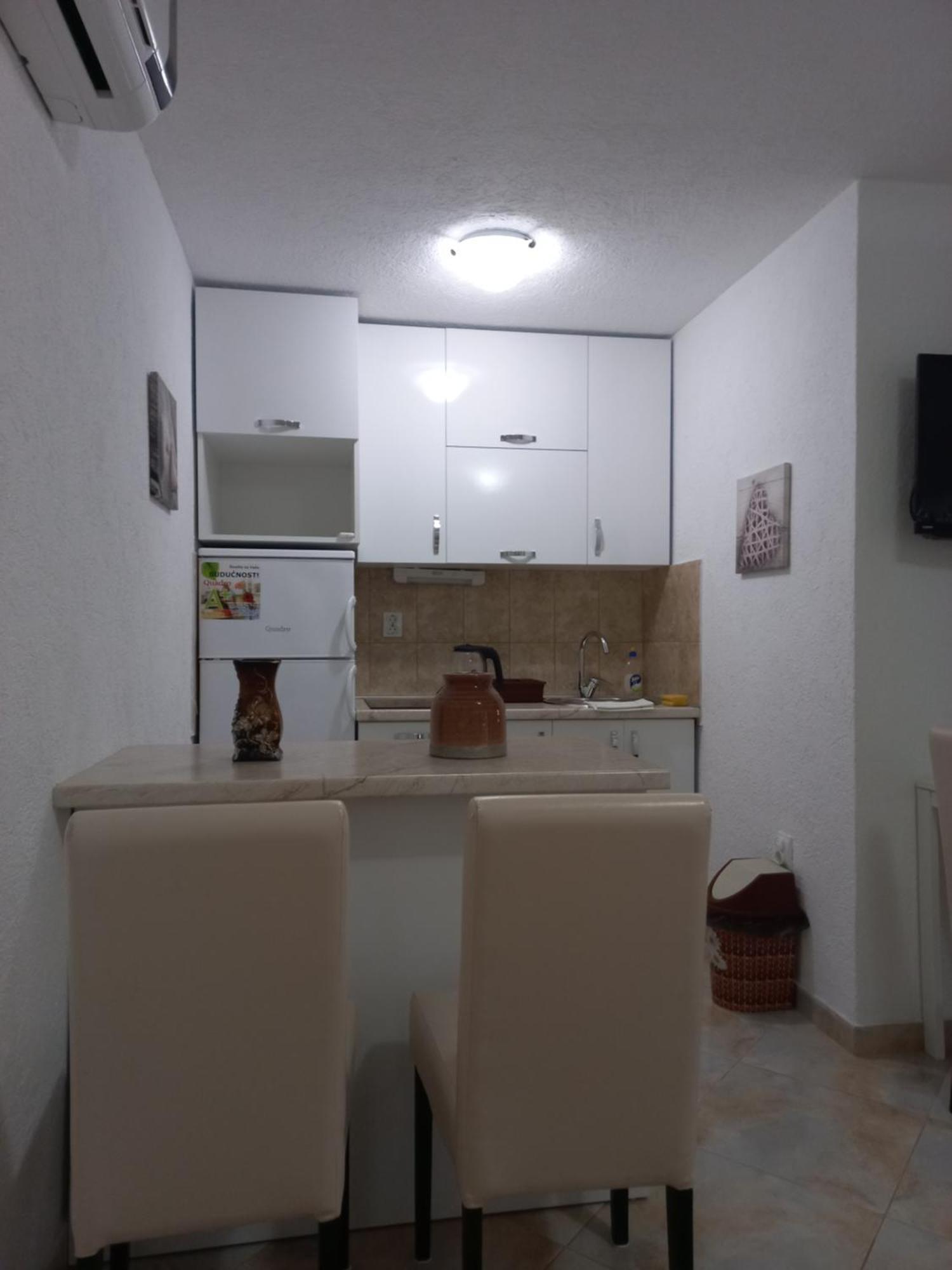 Nana Dea 2 Apartment Utjeha Bilik gambar