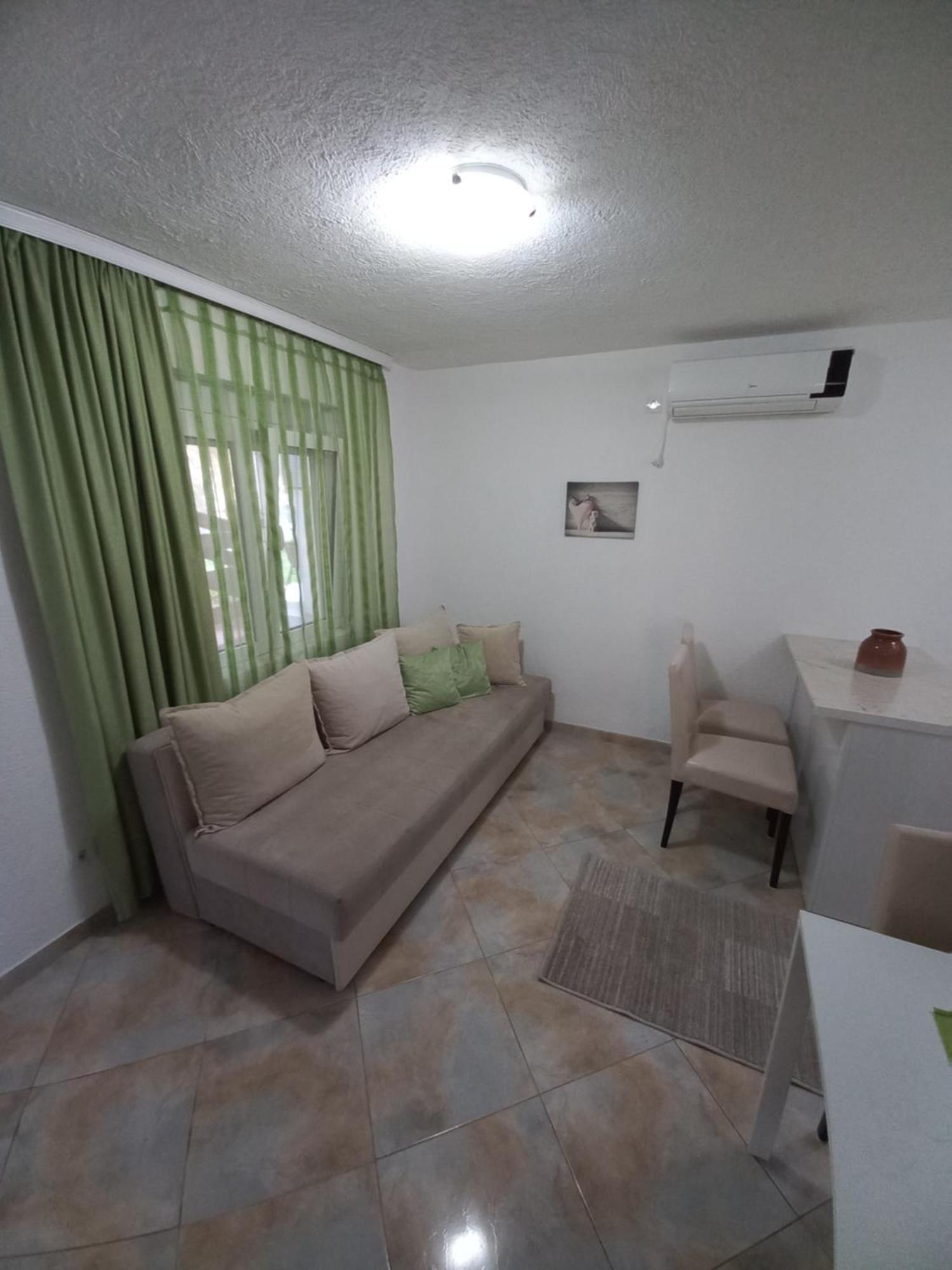Nana Dea 2 Apartment Utjeha Bilik gambar
